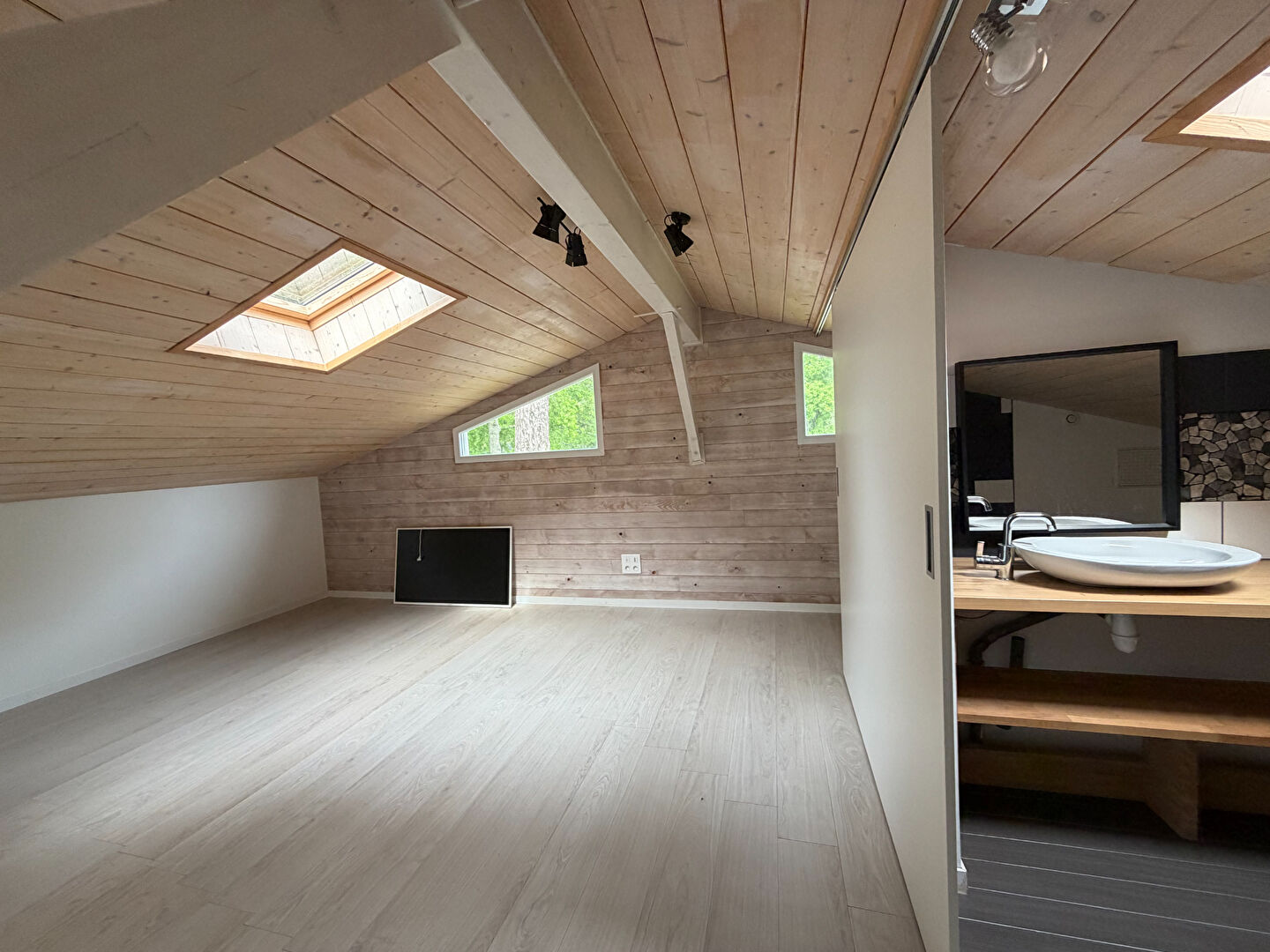 Le Haillan – Local / Bureau 220 m²