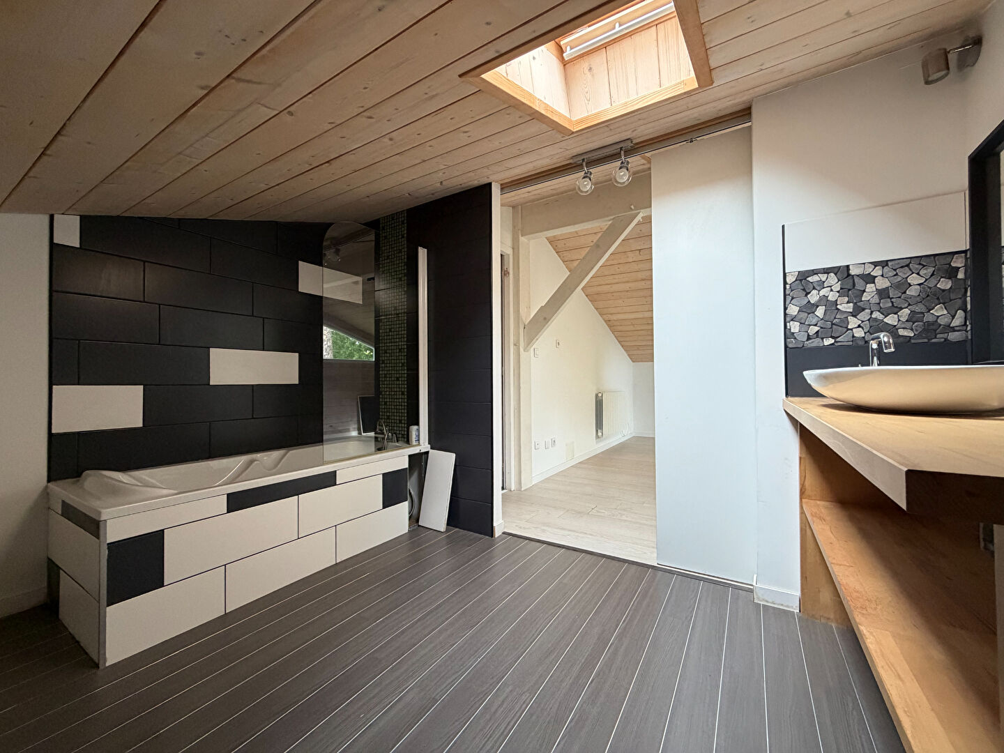 Le Haillan – Local / Bureau 220 m²